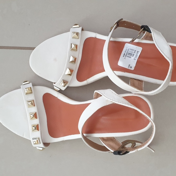 Stilettoes - Picture 4 of 6